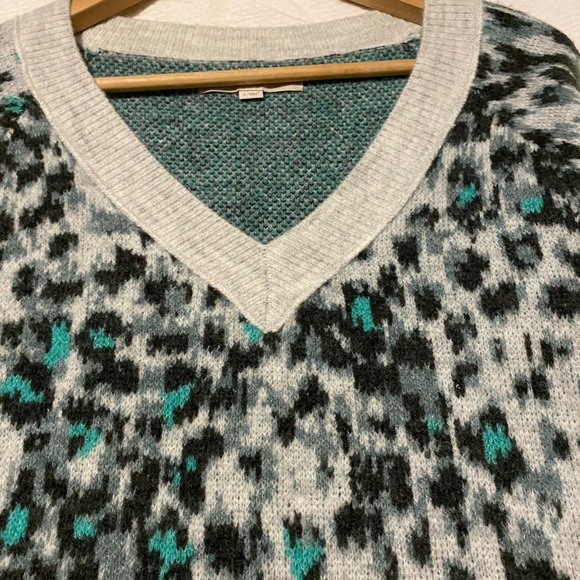 LOFT Sweater - Picture 3 of 5